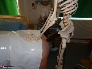 TAC Amateurs invite you to explore xxx pictures with Grandma Libby in play with sex toy