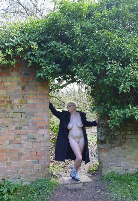 TAC Amateurs xxx picture collection featuring Barby Slut xxx gallery 266655