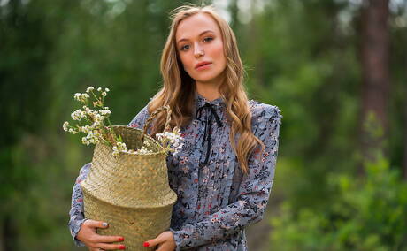 Met Art invite you to explore a free photos with Aislin demonstrating perfect form